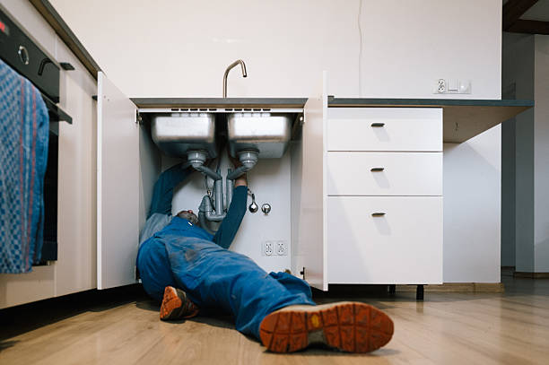 Professional Emergency Plumber technician working in Guyton, GA